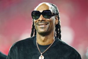 Snoop Dogg sorprende a sus fanáticos tras anunciar que «dejará de fumar»